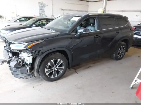 5TDGZRBH9NS171927 2022 TOYOTA HIGHLANDER - Image 2
