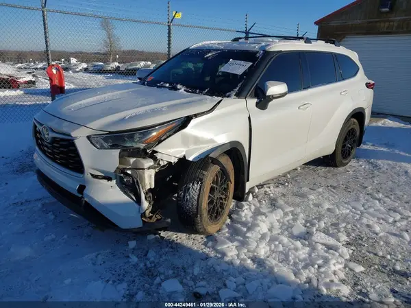 5TDGZRBH9NS175427 2022 TOYOTA HIGHLANDER - Image 2