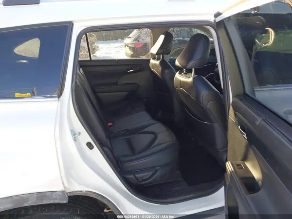5TDGZRBH9NS175427 2022 TOYOTA HIGHLANDER - Image 8