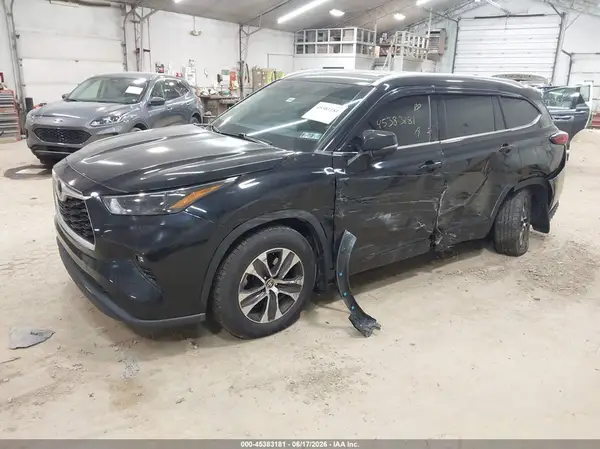 5TDGZRBH9NS193930 2022 TOYOTA HIGHLANDER - Image 2