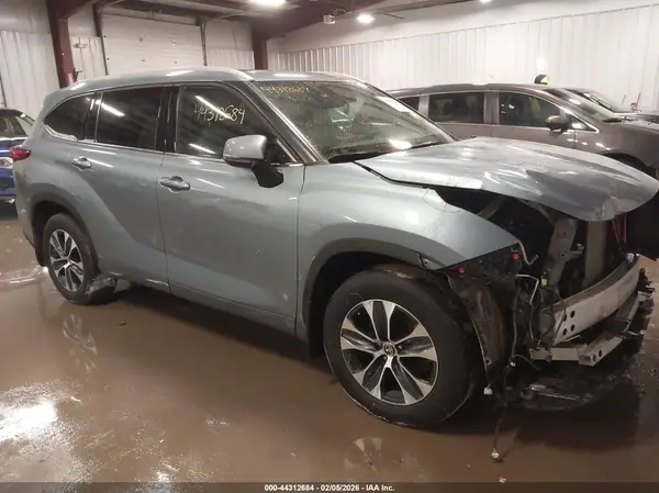 5TDGZRBH9NS196973 2022 TOYOTA HIGHLANDER - Image 1