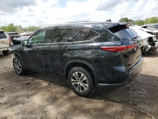 5TDGZRBH9NS198481 2022 TOYOTA HIGHLANDER - Image 2