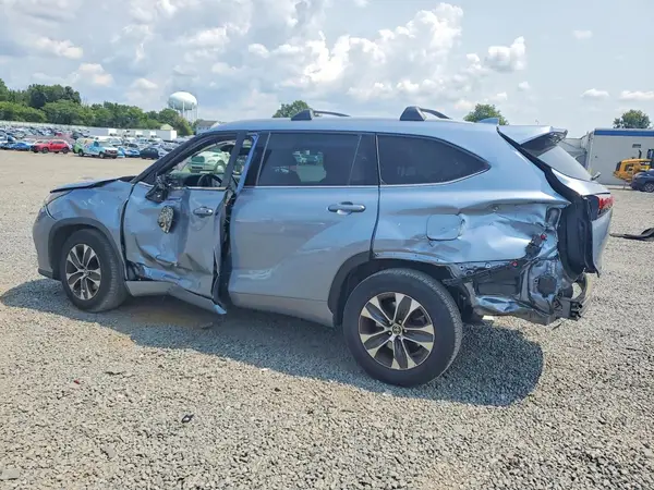 5TDGZRBH9NS209625 2022 TOYOTA HIGHLANDER - Image 2