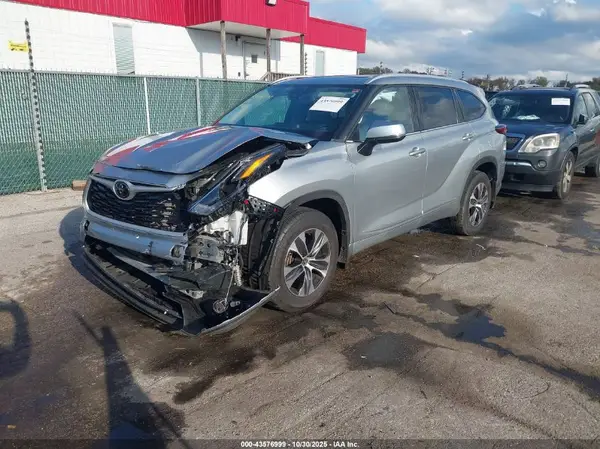 5TDGZRBH9NS219345 2022 TOYOTA HIGHLANDER - Image 2