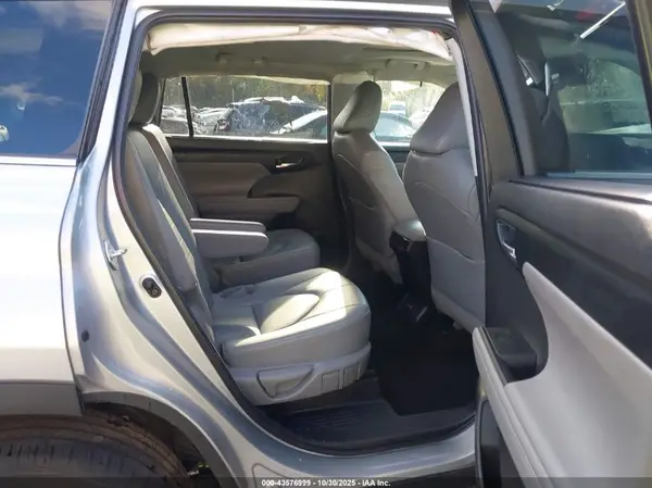 5TDGZRBH9NS219345 2022 TOYOTA HIGHLANDER - Image 8