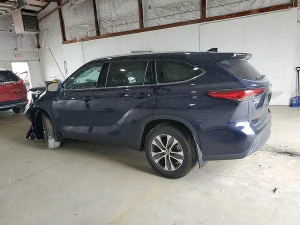 5TDGZRBH9NS222326 2022 TOYOTA HIGHLANDER - Image 2