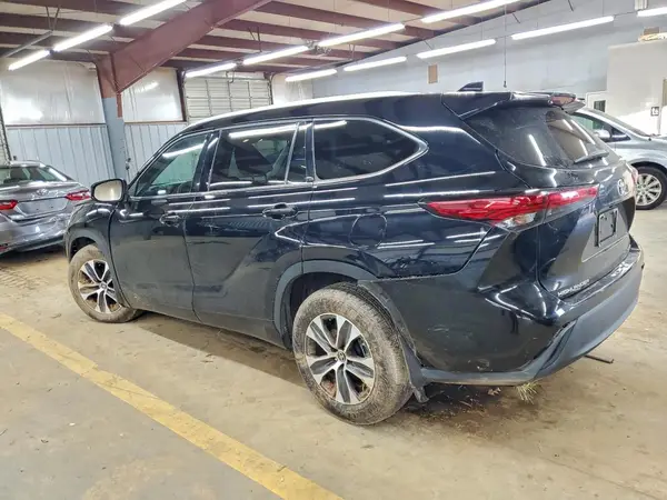5TDGZRBH9NS228319 2022 TOYOTA HIGHLANDER - Image 2