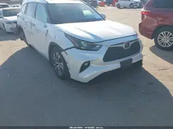 5TDGZRBH9NS239109 2022 TOYOTA HIGHLANDER
