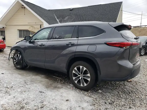 5TDGZRBH9NS245508 2022 TOYOTA HIGHLANDER - Image 2