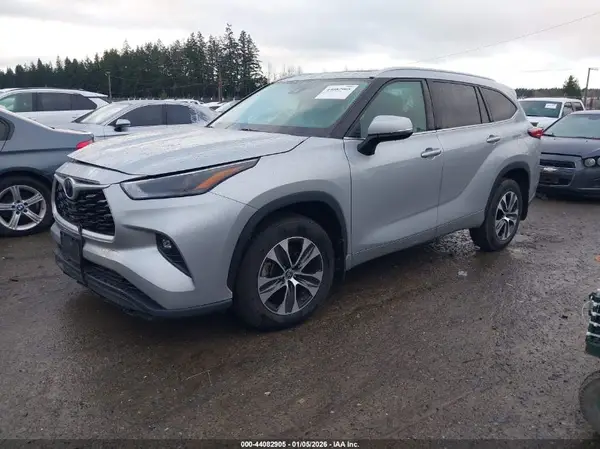 5TDGZRBH9NS563175 2022 TOYOTA HIGHLANDER - Image 2