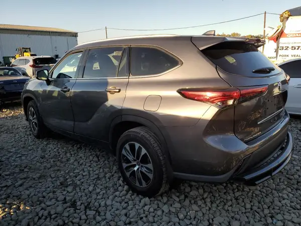 5TDGZRBH9NS568778 2022 TOYOTA HIGHLANDER - Image 2