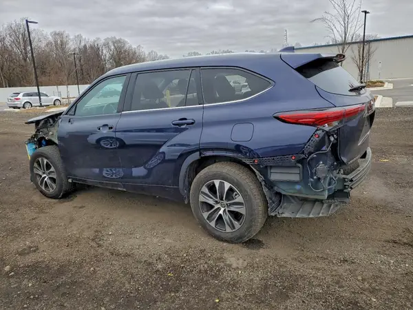 5TDGZRBH9NS571969 2022 TOYOTA HIGHLANDER - Image 2