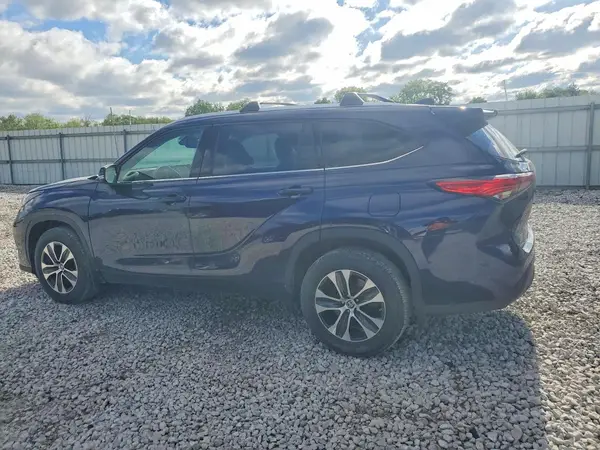5TDGZRBH9NS573012 2022 TOYOTA HIGHLANDER - Image 2