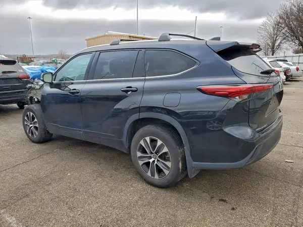 5TDGZRBH9NS574838 2022 TOYOTA HIGHLANDER - Image 2