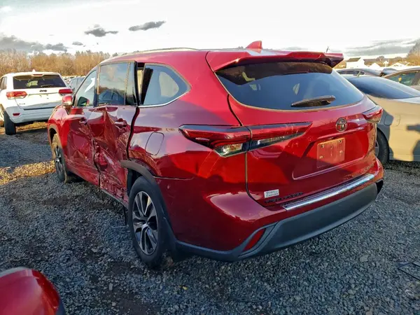 5TDGZRBH9NS576573 2022 TOYOTA HIGHLANDER - Image 2