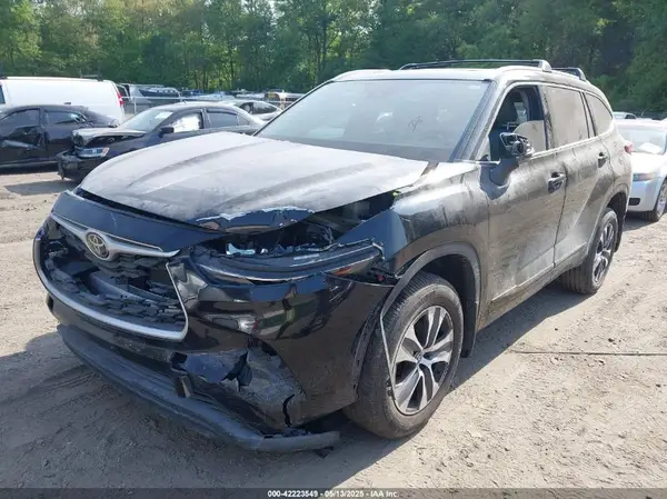 5TDGZRBH9NS578954 2022 TOYOTA HIGHLANDER - Image 2