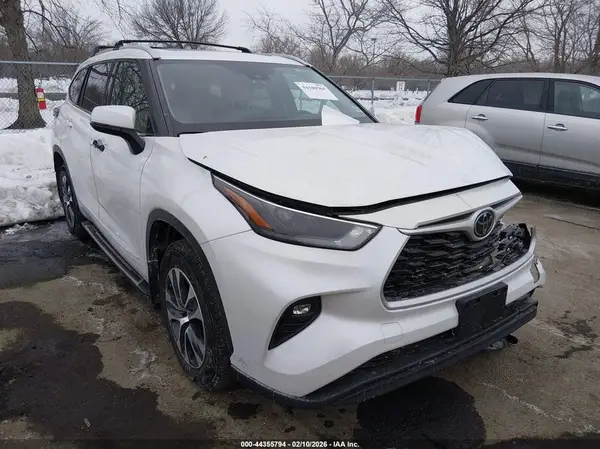 5TDGZRBH9NS580025 2022 TOYOTA HIGHLANDER - Image 1
