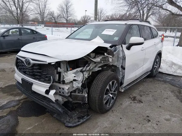 5TDGZRBH9NS580025 2022 TOYOTA HIGHLANDER - Image 2