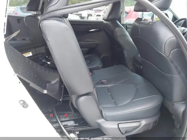 5TDGZRBH9NS581059 2022 TOYOTA HIGHLANDER - Image 8