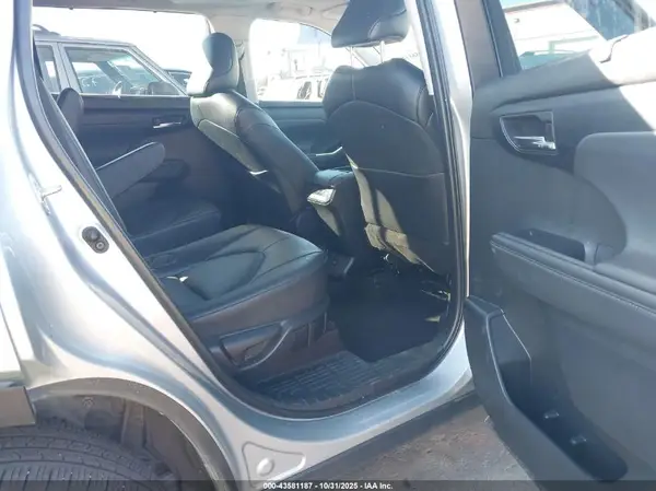 5TDGZRBH9NS582955 2022 TOYOTA HIGHLANDER - Image 8