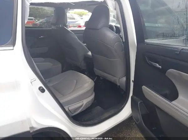 5TDGZRBH9NS588707 2022 TOYOTA HIGHLANDER - Image 8