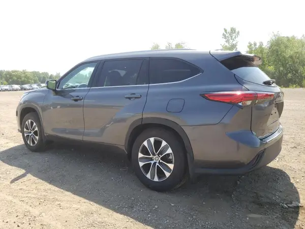 5TDGZRBH9NS590389 2022 TOYOTA HIGHLANDER - Image 2