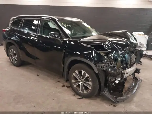 5TDGZRBH9NS591042 2022 TOYOTA HIGHLANDER - Image 1