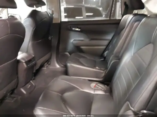 5TDGZRBH9NS591042 2022 TOYOTA HIGHLANDER - Image 8