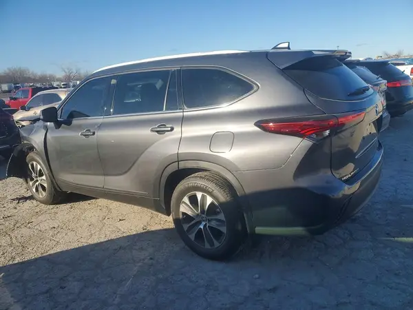 5TDGZRBH9NS591185 2022 TOYOTA HIGHLANDER - Image 2