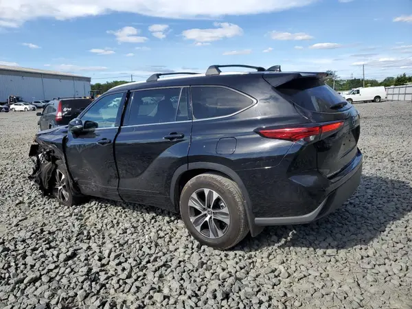 5TDGZRBH9NS593194 2022 TOYOTA HIGHLANDER - Image 2