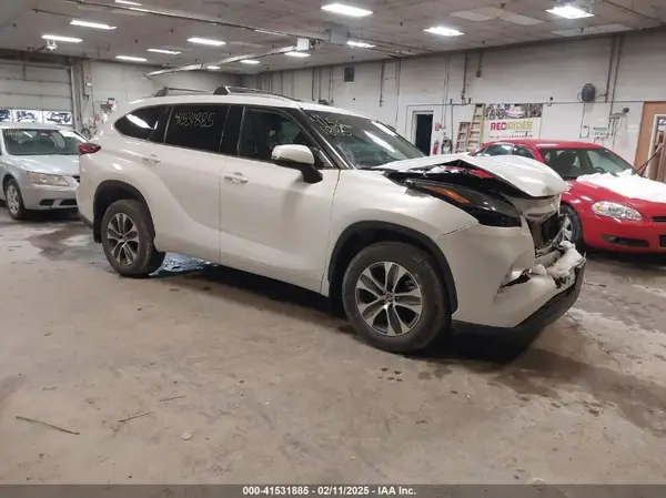 5TDGZRBH9NS596046 2022 TOYOTA HIGHLANDER - Image 1