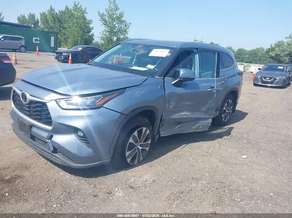 5TDGZRBHXLS048862 2020 TOYOTA HIGHLANDER - Image 2
