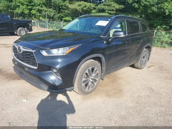 5TDGZRBHXLS504763 2020 TOYOTA HIGHLANDER - Image 2