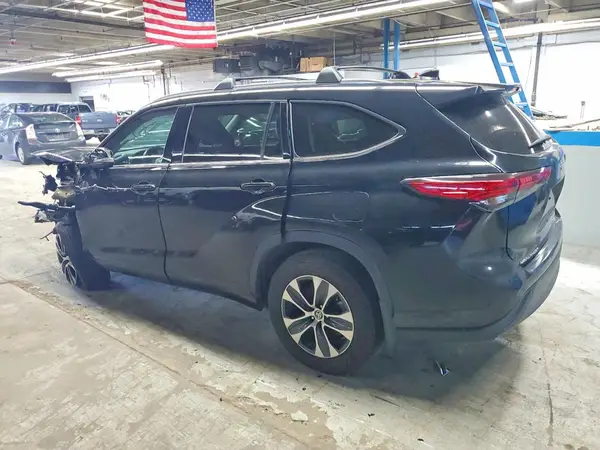 5TDGZRBHXLS508506 2020 TOYOTA HIGHLANDER - Image 2