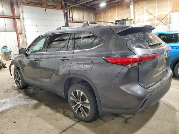 5TDGZRBHXLS521885 2020 TOYOTA HIGHLANDER - Image 2