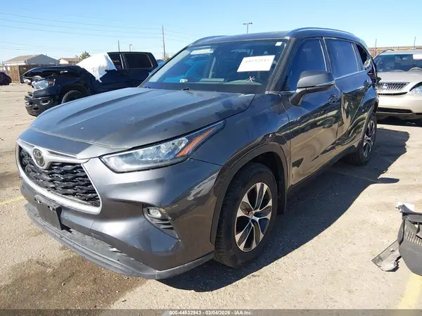 5TDGZRBHXLS522745 2020 TOYOTA HIGHLANDER - Image 2