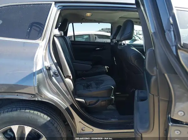 5TDGZRBHXLS522745 2020 TOYOTA HIGHLANDER - Image 8