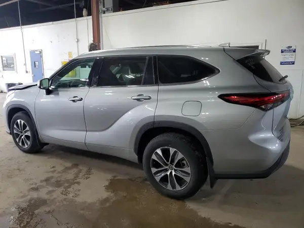 5TDGZRBHXMS060690 2021 TOYOTA HIGHLANDER - Image 2