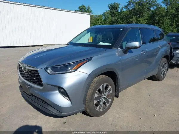 5TDGZRBHXMS068966 2021 TOYOTA HIGHLANDER - Image 2