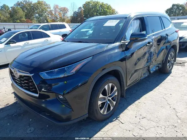 5TDGZRBHXMS069910 2021 TOYOTA HIGHLANDER - Image 2