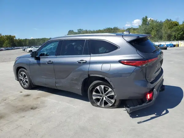 5TDGZRBHXMS074766 2021 TOYOTA HIGHLANDER - Image 2