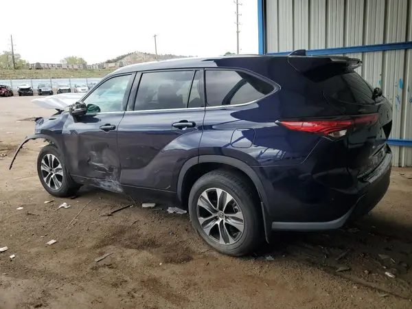 5TDGZRBHXMS075657 2021 TOYOTA HIGHLANDER - Image 2