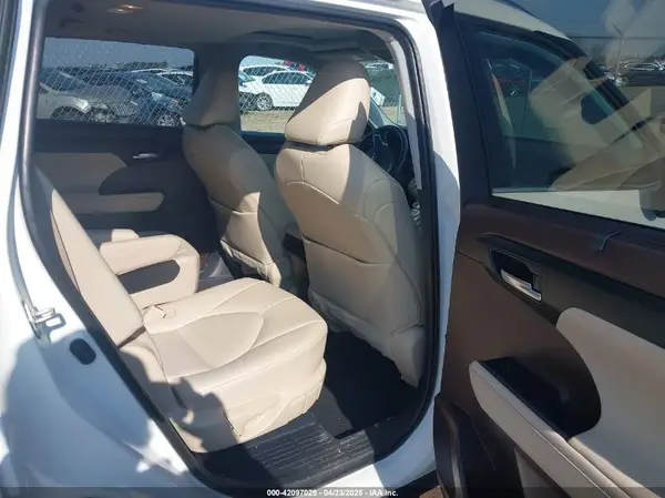 5TDGZRBHXMS075948 2021 TOYOTA HIGHLANDER - Image 8