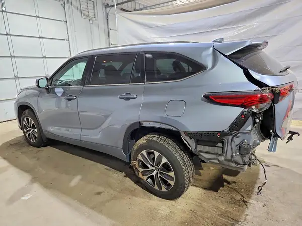5TDGZRBHXMS088568 2021 TOYOTA HIGHLANDER - Image 2