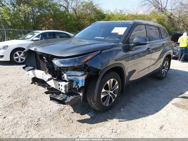 5TDGZRBHXMS090661 2021 TOYOTA HIGHLANDER - Image 2