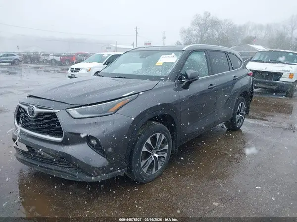 5TDGZRBHXMS098016 2021 TOYOTA HIGHLANDER - Image 2