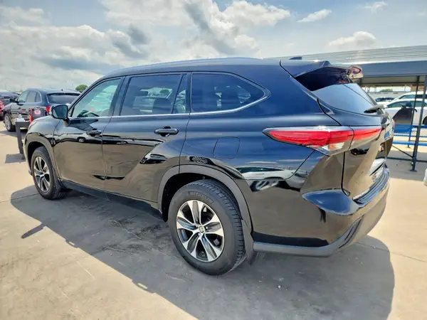 5TDGZRBHXMS120399 2021 TOYOTA HIGHLANDER - Image 2