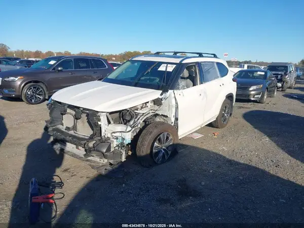 5TDGZRBHXMS131452 2021 TOYOTA HIGHLANDER - Image 2