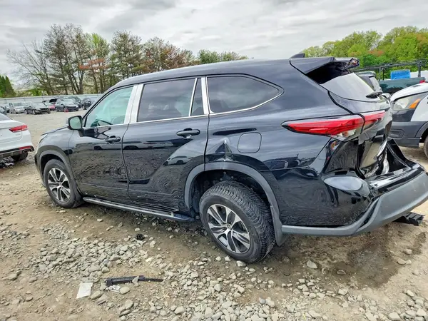 5TDGZRBHXMS132634 2021 TOYOTA HIGHLANDER - Image 2