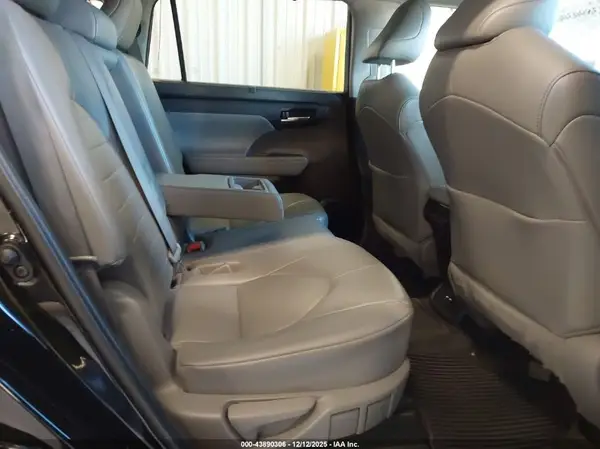 5TDGZRBHXMS153905 2021 TOYOTA HIGHLANDER - Image 8